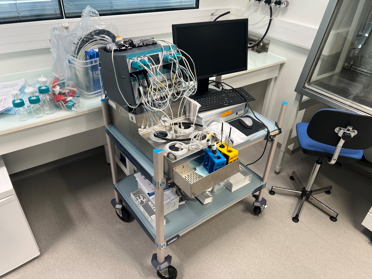 DASGIP DASbox 1.1 - Parallel Mini Bioreactor System (4-Vessel)